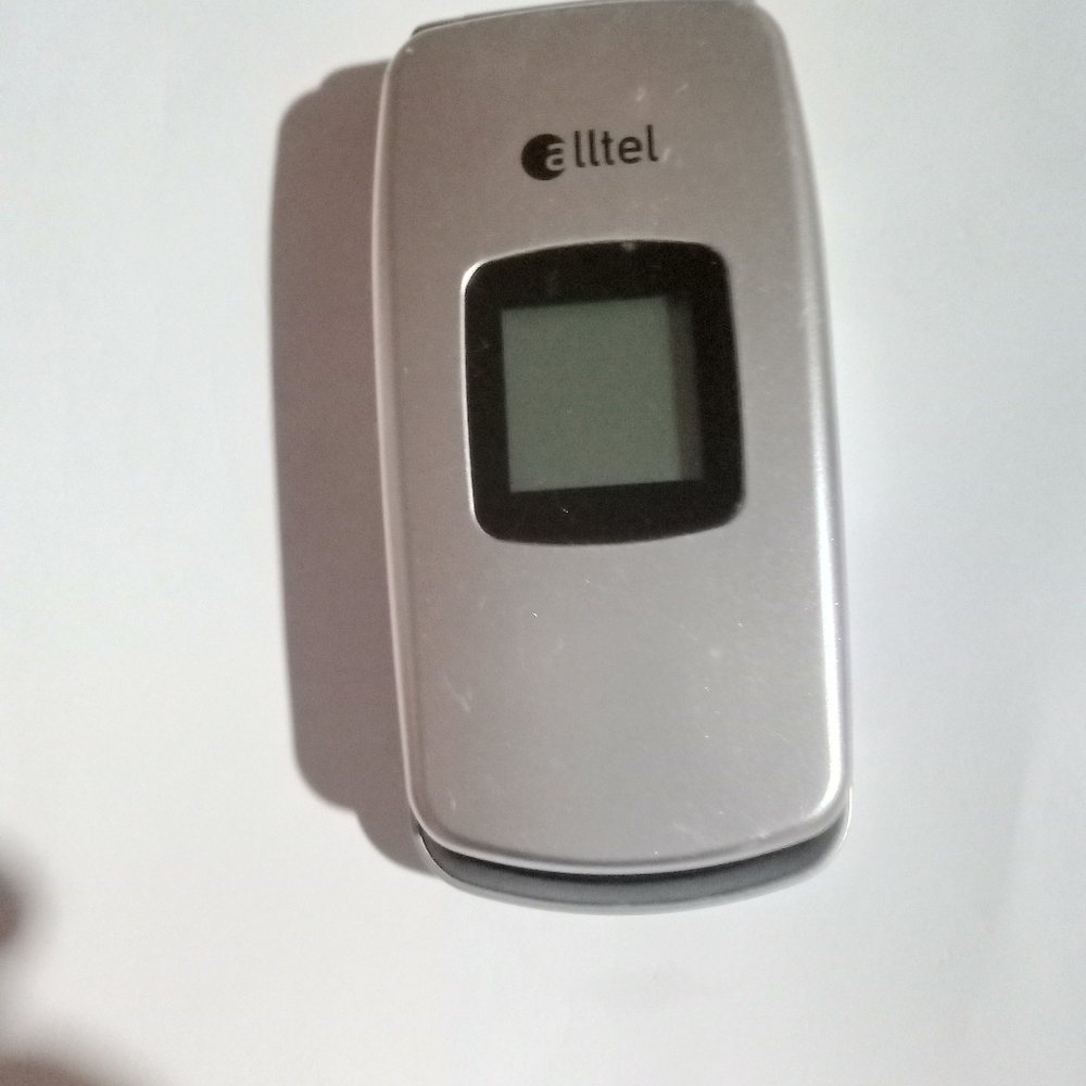 Alltel flip phone utstar silver and black